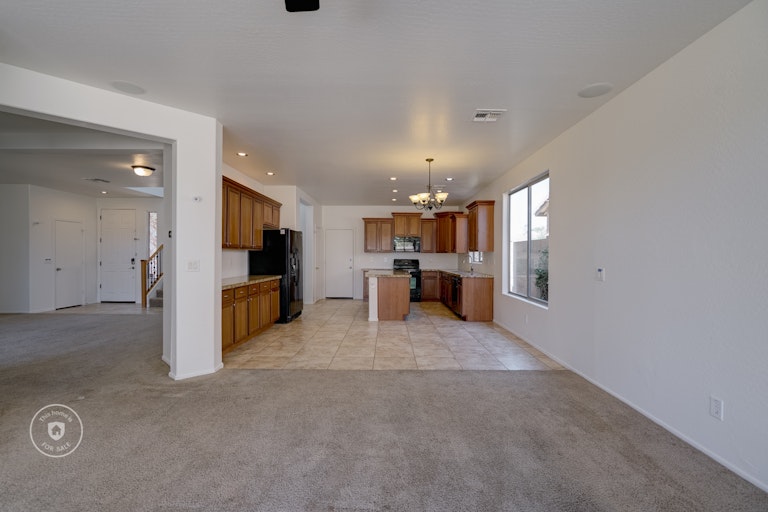 Photo 14 of 34 - 18016 W Paradise Ln, Surprise, AZ 85388