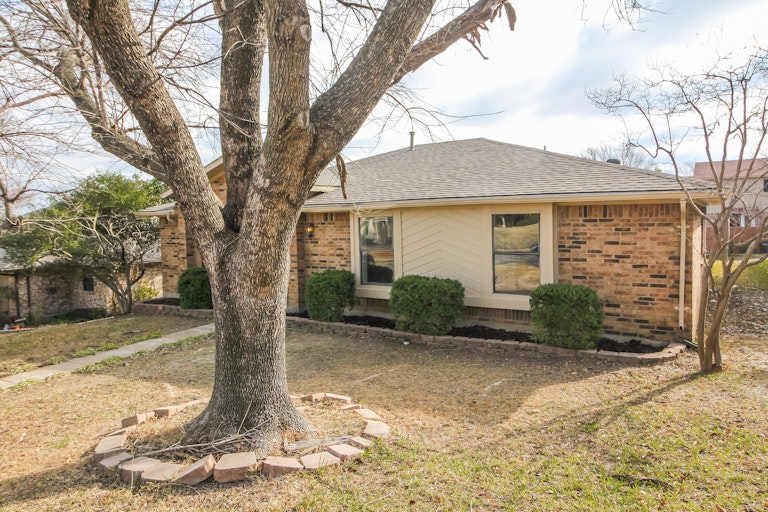 Photo 5 of 24 - 4814 Las Lomas Dr, Mesquite, TX 75150