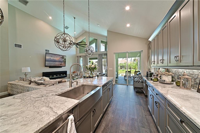 Photo 21 of 51 - 304 9th Ave E, Palmetto, FL 34221
