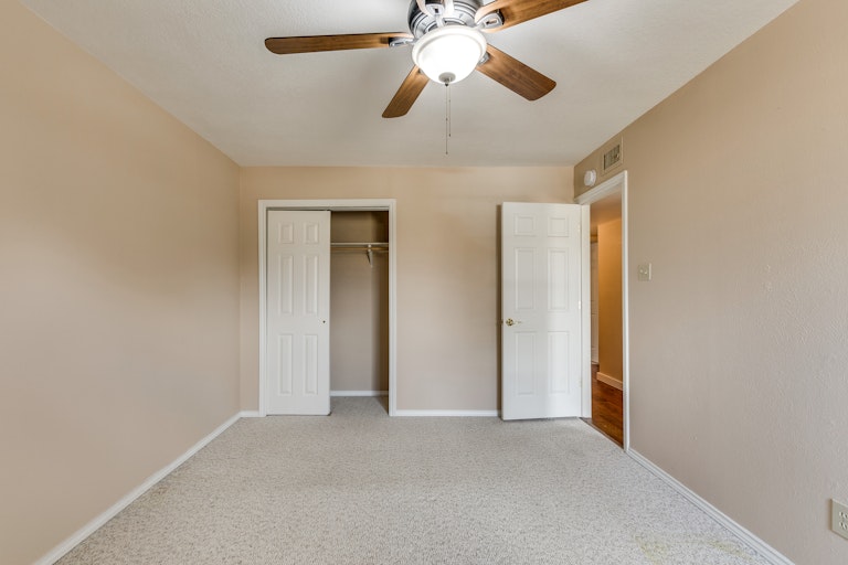 Photo 7 of 27 - 734 Red Wing Dr, Lewisville, TX 75067