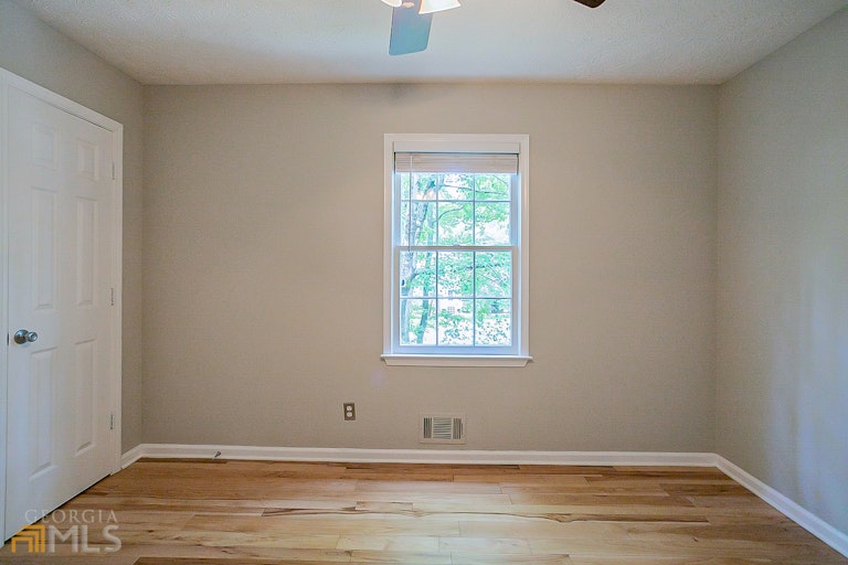 Photo 11 of 26 - 4695 Brandon Acres Ln, Buford, GA 30519