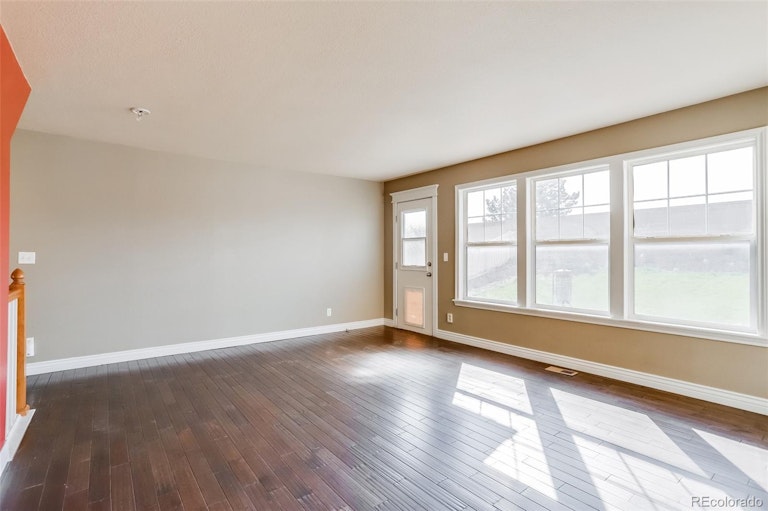 Photo 15 of 40 - 10712 Dayton Way, Commerce City, CO 80640