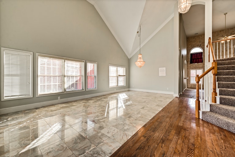 Photo 10 of 31 - 3612 Amber Hills Dr, Dallas, TX 75287