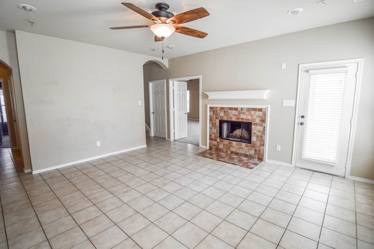 Photo 10 of 37 - 519 Wolf Dr, Forney, TX 75126