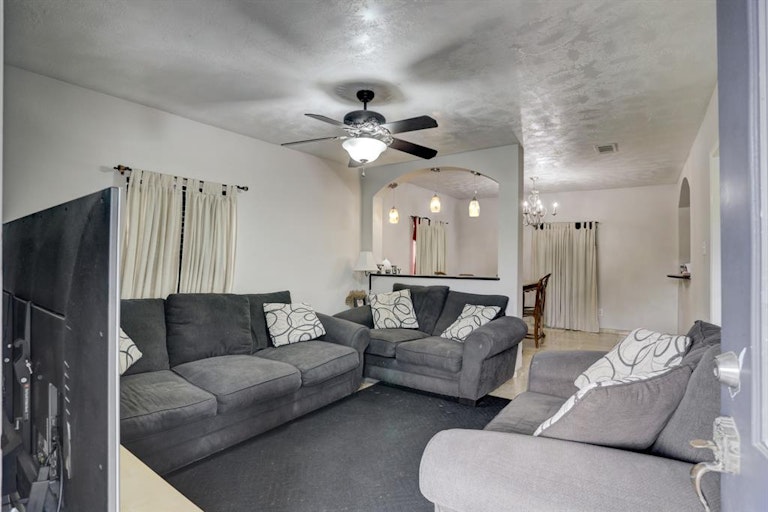 Photo 6 of 15 - 2505 N Ave, Pasadena, TX 77506