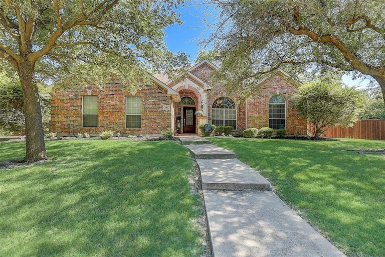 Photo 1 of 1 - 917 Brentwood Dr, Murphy, TX 75094