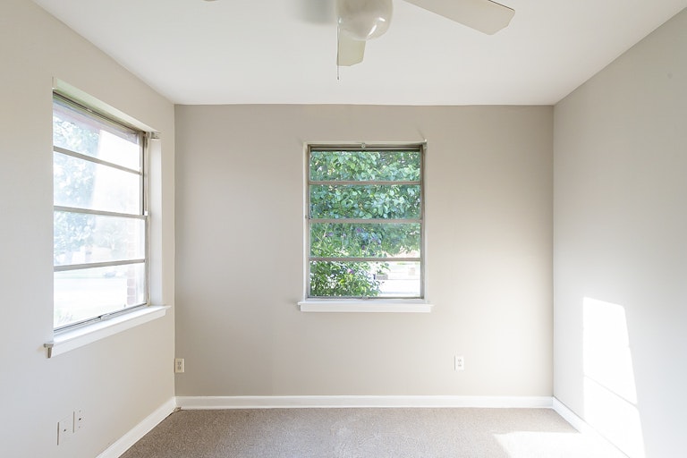 Photo 14 of 26 - 2603 Globe Ave, Dallas, TX 75228