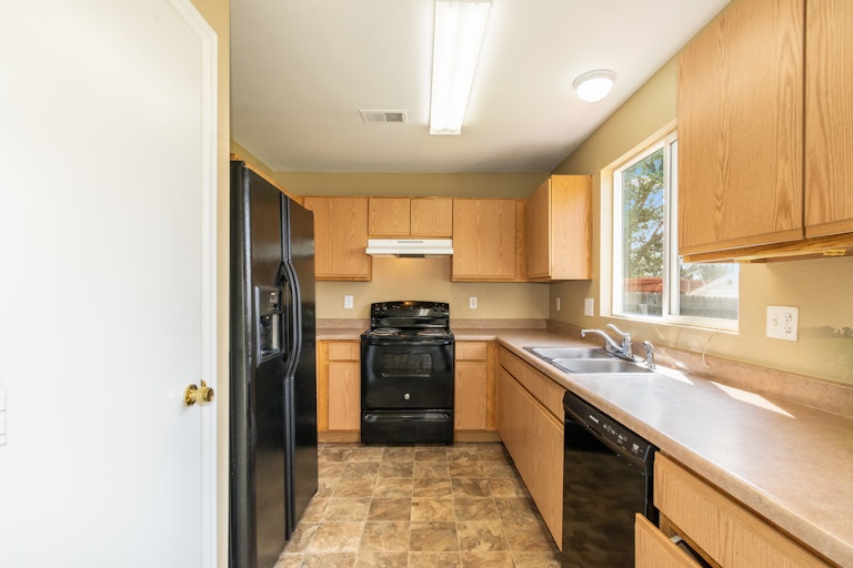 Photo 4 of 19 - 15645 E 50th Ave, Denver, CO 80239