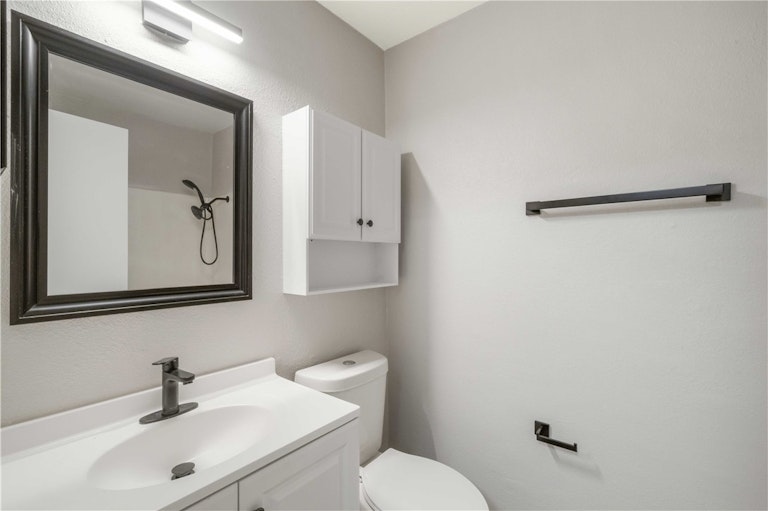 Photo 16 of 29 - 6403 Chimney Creek Cir Unit A, Austin, TX 78723