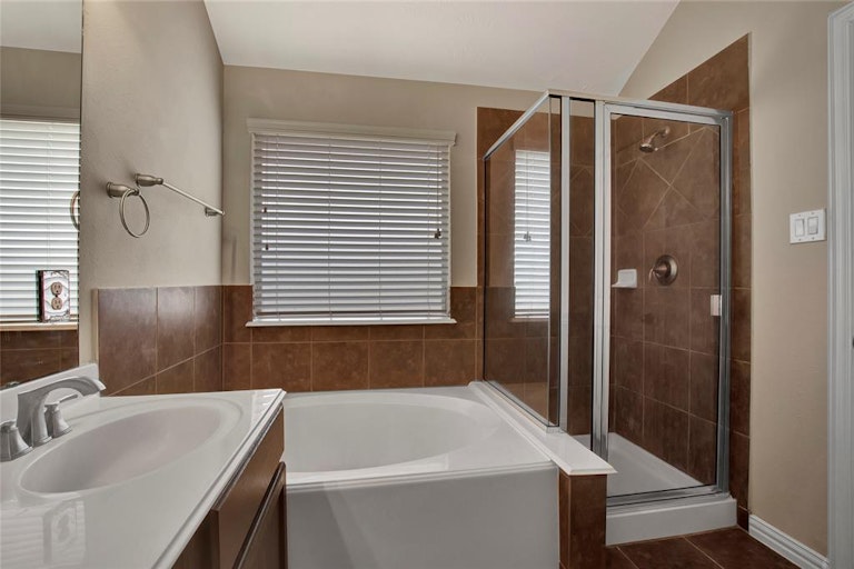 Photo 24 of 28 - 8302 Quest Ct, Rosharon, TX 77583