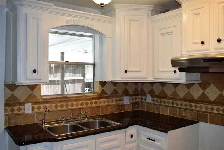 Photo 6 of 26 - 10262 Scotsbrook Dr, Houston, TX 77038