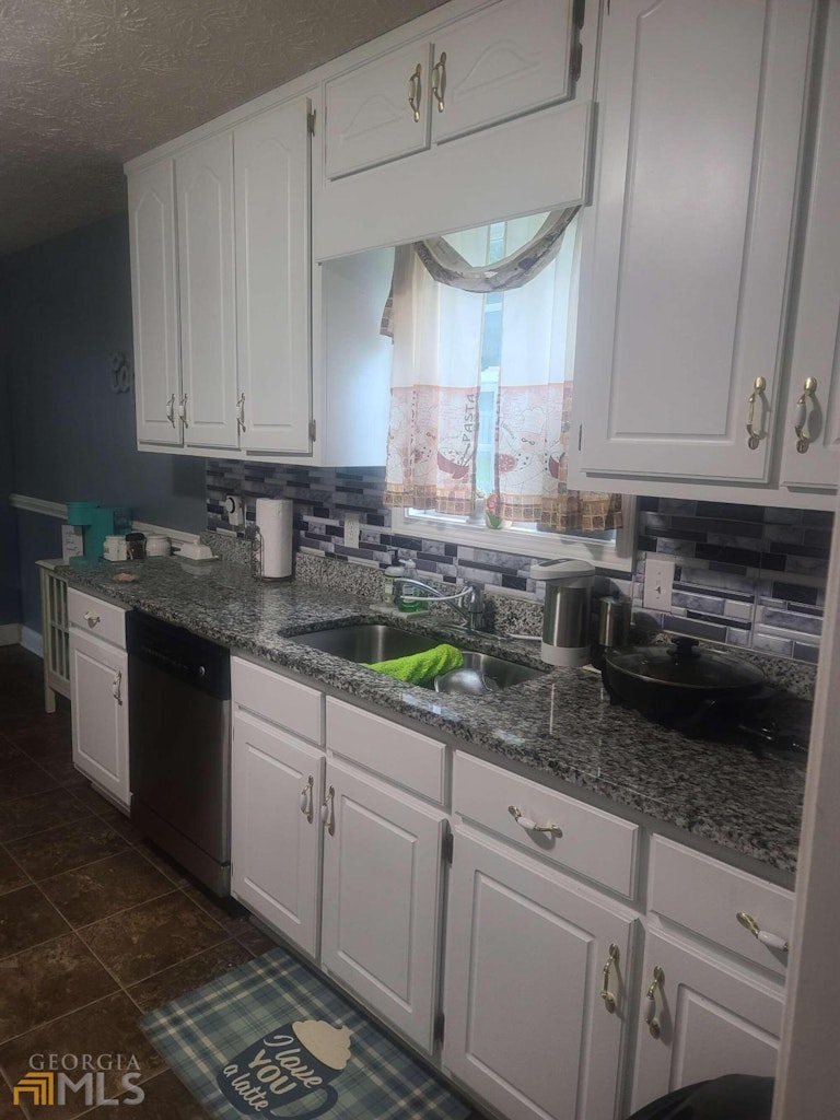 Photo 9 of 20 - 418 Shenandoah Ct, Winder, GA 30680