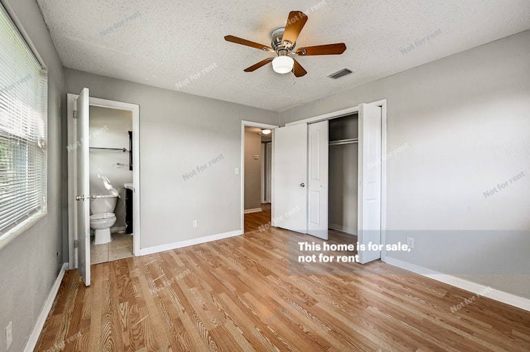 Photo 27 of 27 - 3503 Rogero Rd, Jacksonville, FL 32277