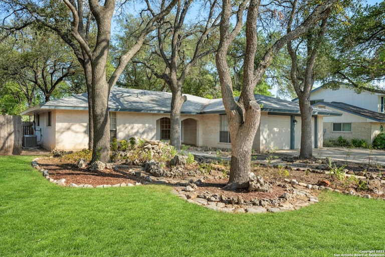 Photo 1 of 27 - 3538 Pinebluff Dr, San Antonio, TX 78230