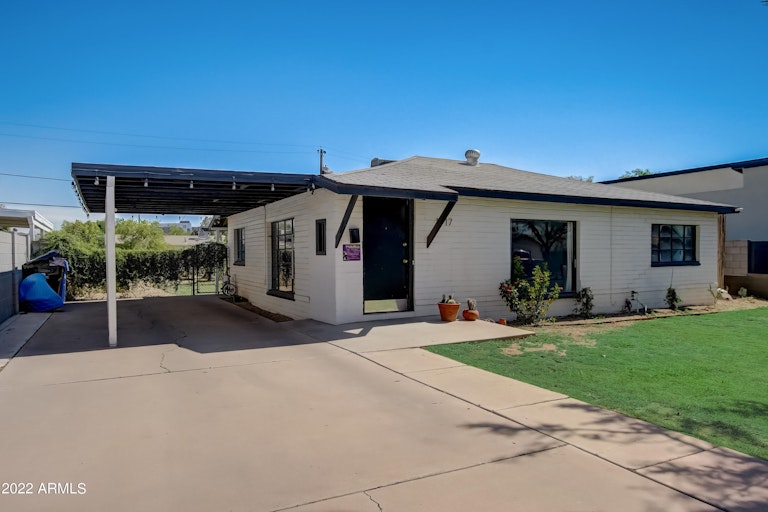 Photo 4 of 26 - 1917 E Mitchell Dr, Phoenix, AZ 85016