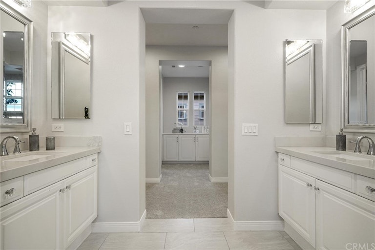 Photo 29 of 42 - 21247 Ronda Cir, Huntington Beach, CA 92648