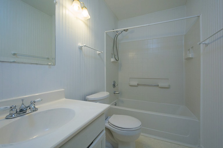 Photo 23 of 30 - 8604 Carolingian Ct, Raleigh, NC 27615