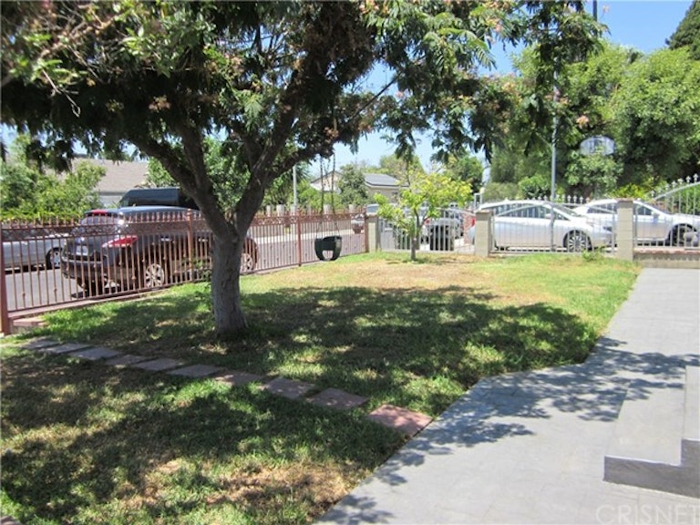 Photo 4 of 45 - 8712 Stansbury Ave, Panorama City, CA 91402