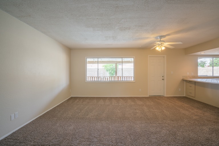 Photo 5 of 26 - 10612 N 47th Dr, Glendale, AZ 85304