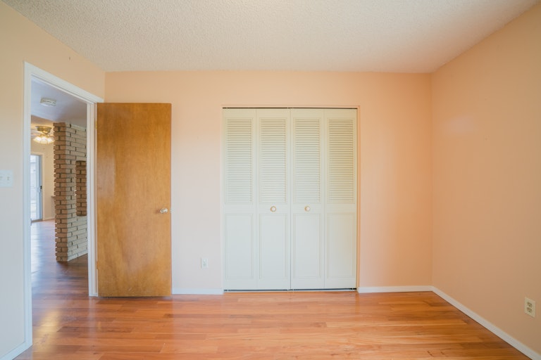 Photo 15 of 17 - 4033 W Hatcher Rd, Phoenix, AZ 85051
