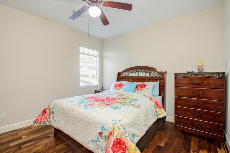 Photo 43 of 49 - 4476 Chestnut Cir, Friendswood, TX 77546