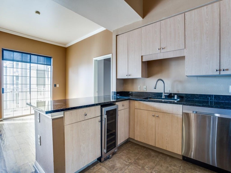 Photo 11 of 33 - 3225 Turtle Creek Blvd #1429, Dallas, TX 75219