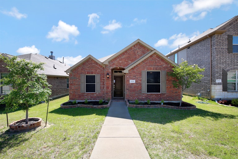 Photo 1 of 27 - 8436 Gentian Dr, Fort Worth, TX 76123