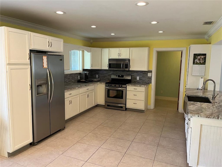 Photo 4 of 15 - 2803 Rutgers Ave, Bradenton, FL 34207