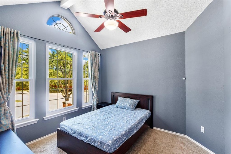 Photo 18 of 25 - 9001 Cumberland Dr, Irving, TX 75063