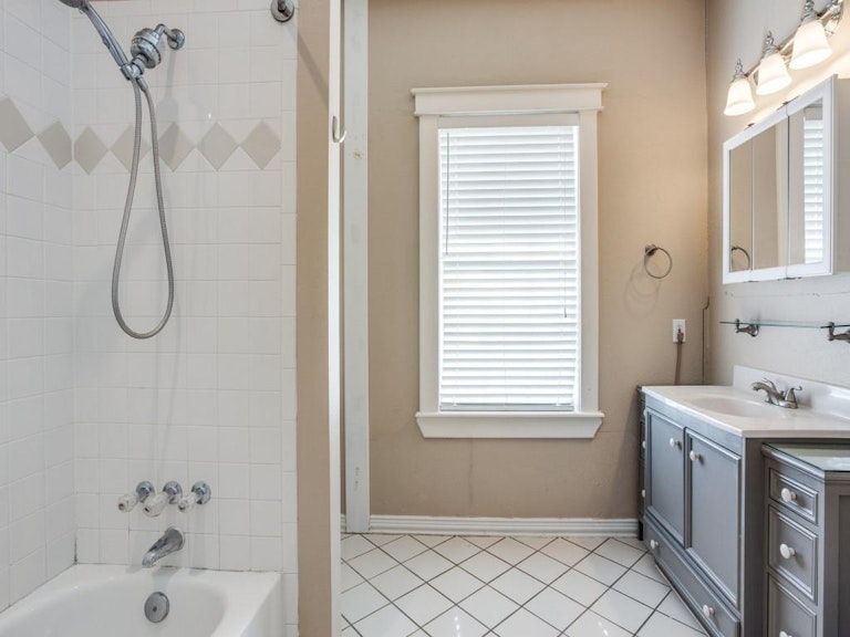 Photo 26 of 40 - 5200 Victor St, Dallas, TX 75214