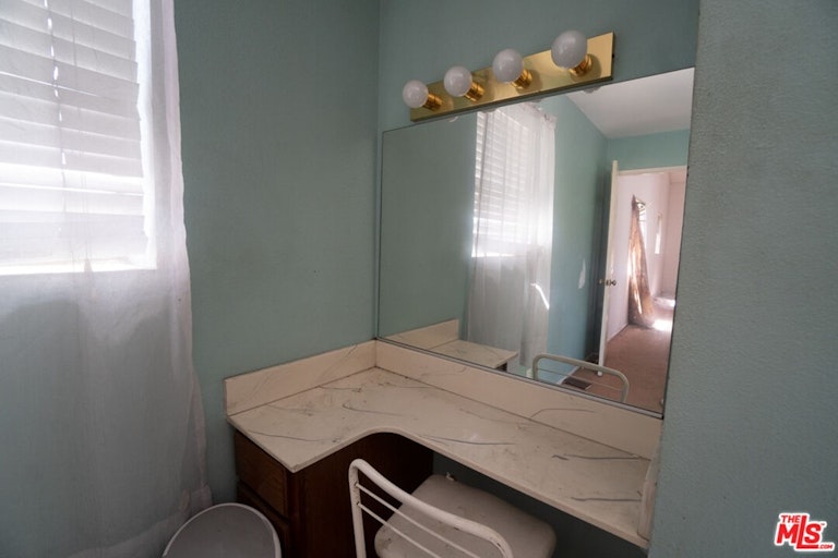 Photo 10 of 23 - 200 E Plymouth St #22, Inglewood, CA 90302