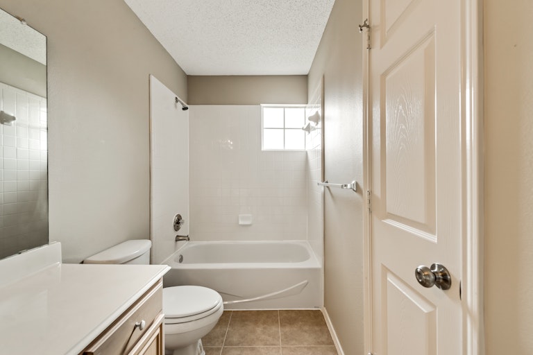 Photo 23 of 26 - 812 Pebble Ridge Dr, Lewisville, TX 75067
