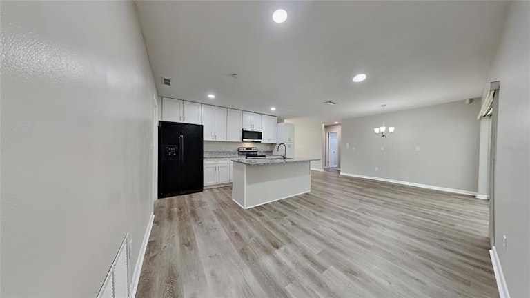 Photo 5 of 21 - 6388 20th St N, Saint Petersburg, FL 33702