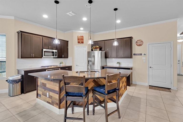 Photo 10 of 23 - 5901 Humber Ln, Aubrey, TX 76227