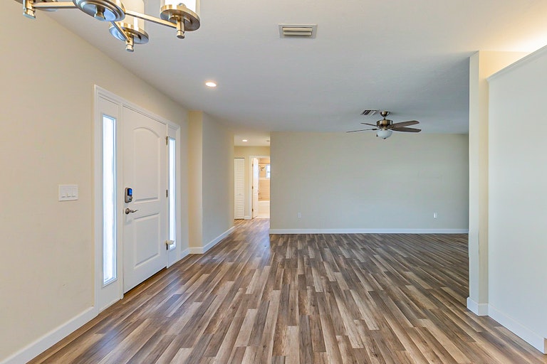 Photo 9 of 26 - 4033 Sandpointe Dr, Bradenton, FL 34205
