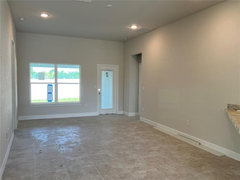 Photo 11 of 21 - 14921 Tropical Violet Way, Wimauma, FL 33598