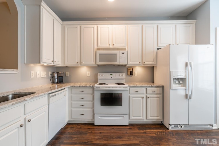 Photo 11 of 24 - 5702 Corbon Crest Ln, Raleigh, NC 27612