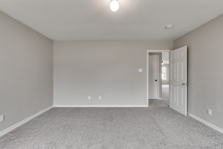 Photo 15 of 24 - 2909 Victorian Forest Dr, Dallas, TX 75227