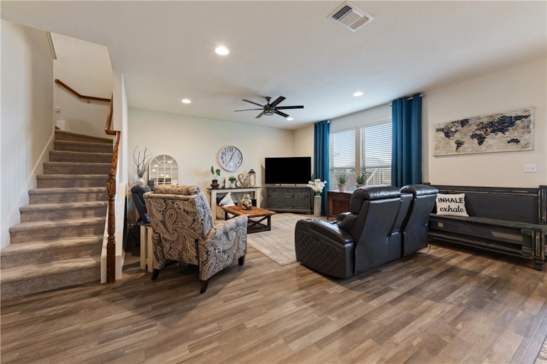 Photo 7 of 37 - 1517 Cliffbrake Way, Georgetown, TX 78626