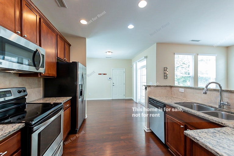 Photo 9 of 25 - 1024 Ileagnes Rd, Raleigh, NC 27603