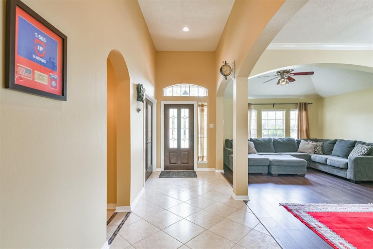Photo 6 of 41 - 3111 Genessee Creek Ln, Friendswood, TX 77546