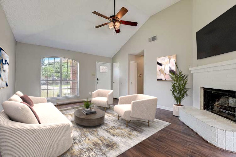 Photo 2 of 37 - 9032 Elbe Trl, Fort Worth, TX 76118