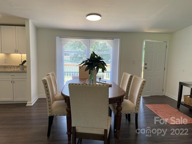 Photo 4 of 28 - 6036 Frazier Dr, Davidson, NC 28036
