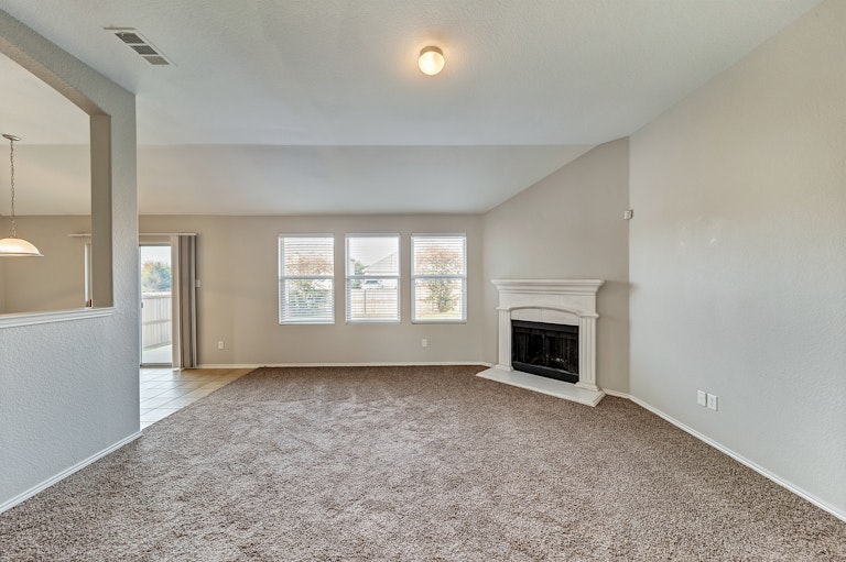 Photo 5 of 34 - 202 Rosewood Ct, Red Oak, TX 75154