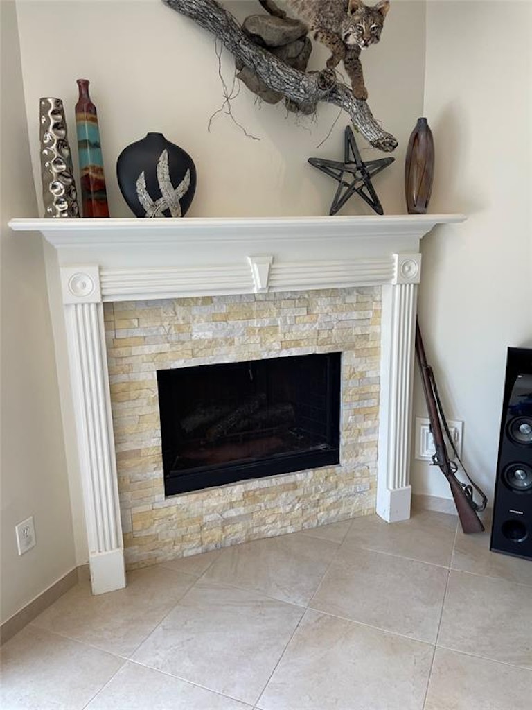Photo 8 of 23 - 13811 River Keg Dr, Houston, TX 77083