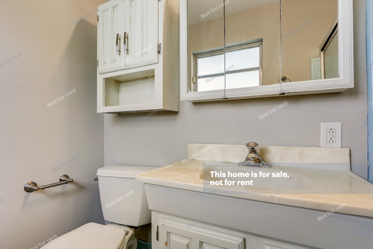 Photo 26 of 30 - 8615 Bengalin Ave, Jacksonville, FL 32211