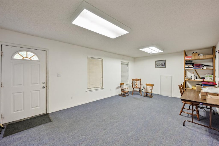 Photo 33 of 40 - 5607 Oak Branch Dr, Arlington, TX 76016