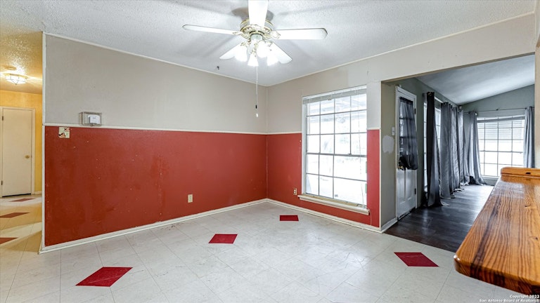 Photo 10 of 25 - 7323 Timber Ridge Dr, San Antonio, TX 78227