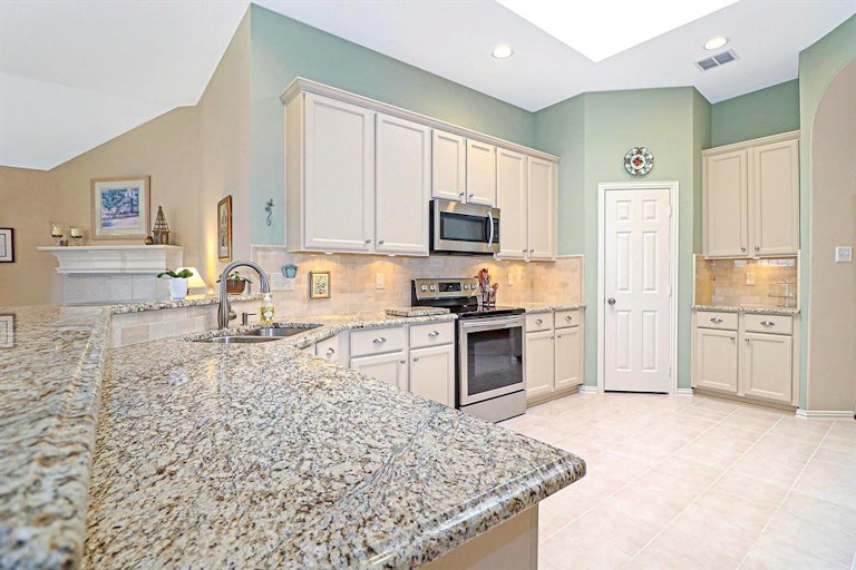 Photo 14 of 30 - 1245 Longhorn Dr, Lewisville, TX 75067