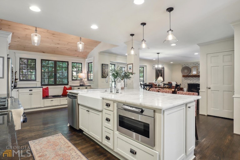 Photo 21 of 41 - 1005 Redstone Ln, Atlanta, GA 30338